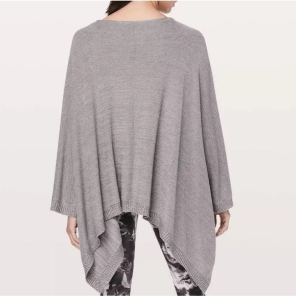 Stylish Gray Lululemon Athletica Poncho Top w/Boolux™ fabric a blend of cashmere - Picture 2 of 6